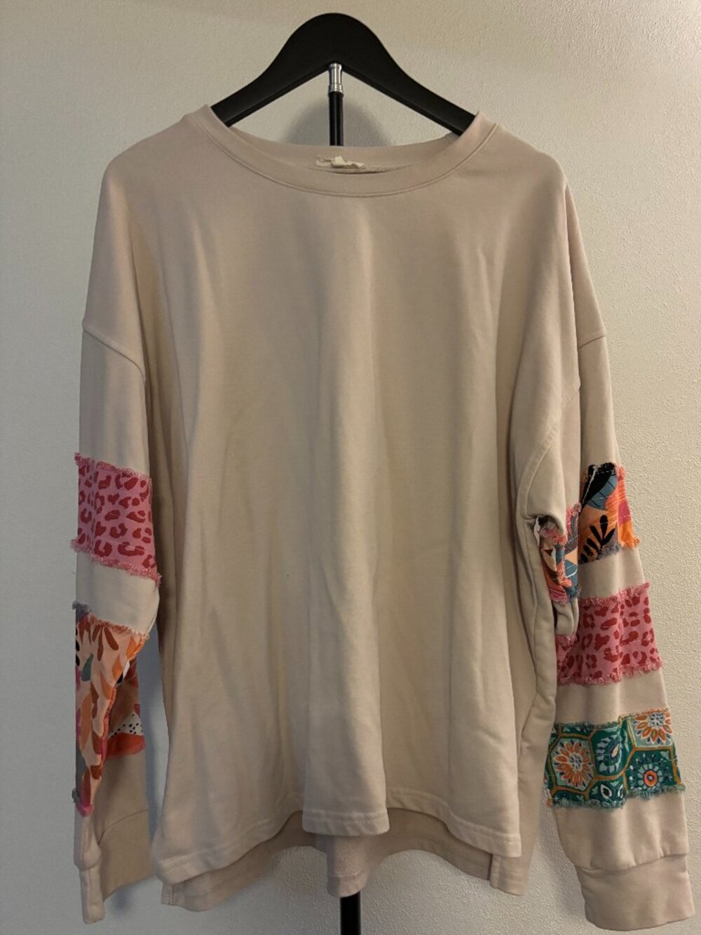 Easel long sleeve top light beige with colorful sleeve size large